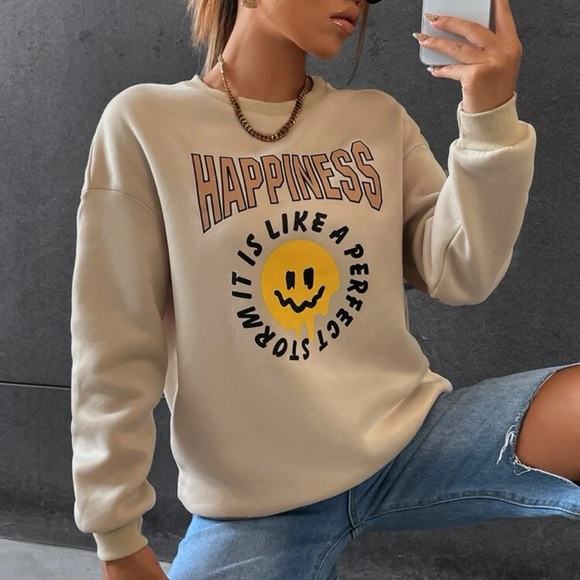 Tops - Oversized Graphic Sweatshirt